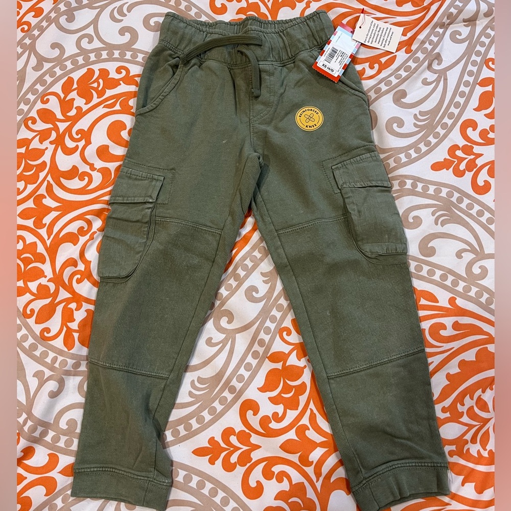Cat & Jack. Green Cargo Pants. Size extra small. New with tag.